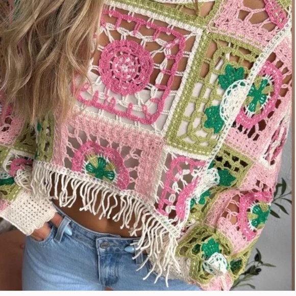 POL “ Maureen “ POL Crochet Top in Various Weave Knit Patterns with Fringe SR37 - Picture 7 of 7